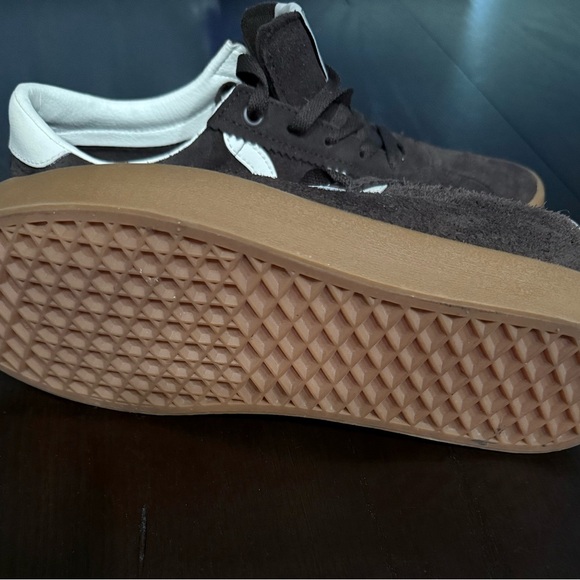 Like New Vans Sport Low - Men’s 8.5/ Wmns 10 - Brown Suede - Picture 3 of 5